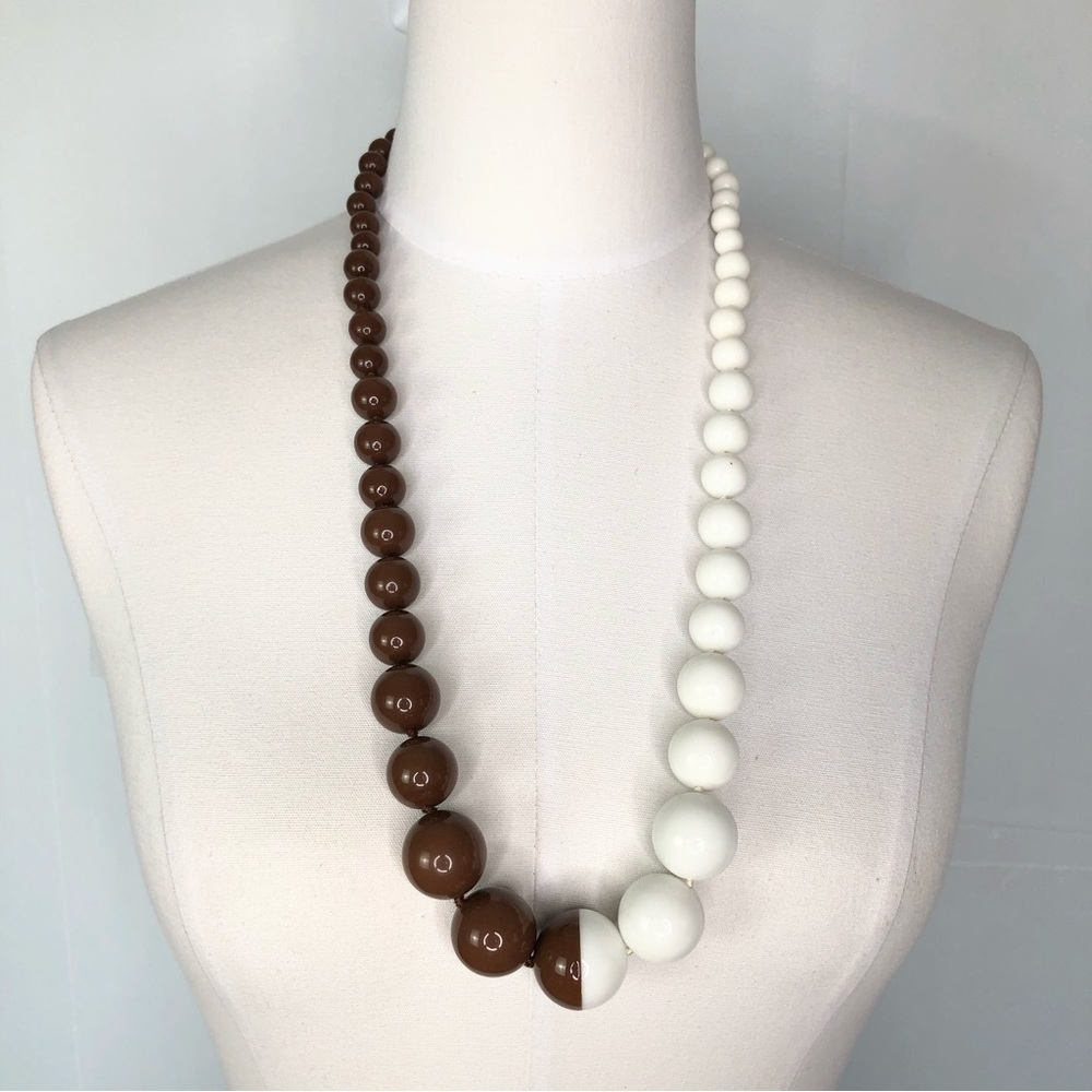 VINTAGE brown & white bead mod necklace